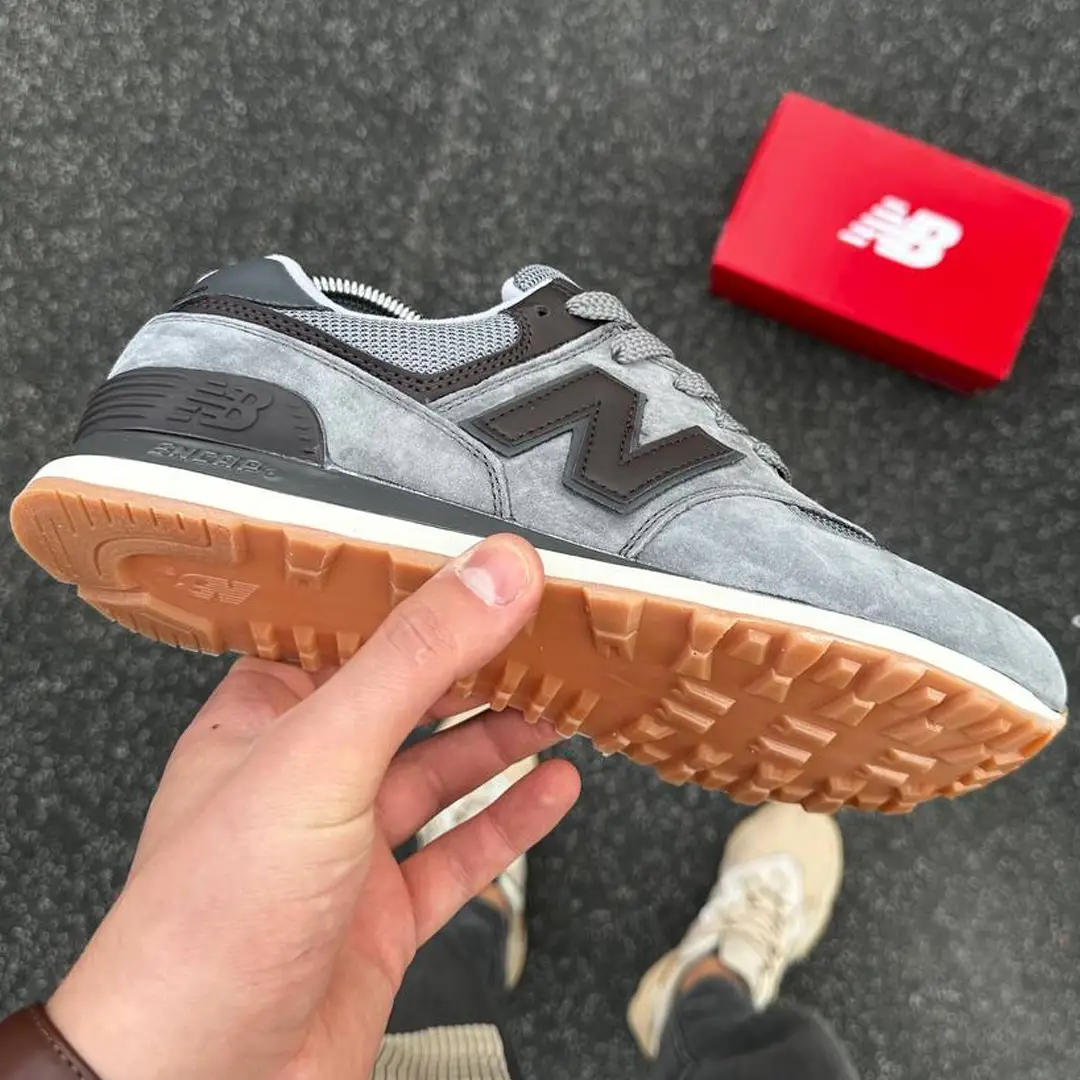 Кросівки New Balance Classic сірі замша