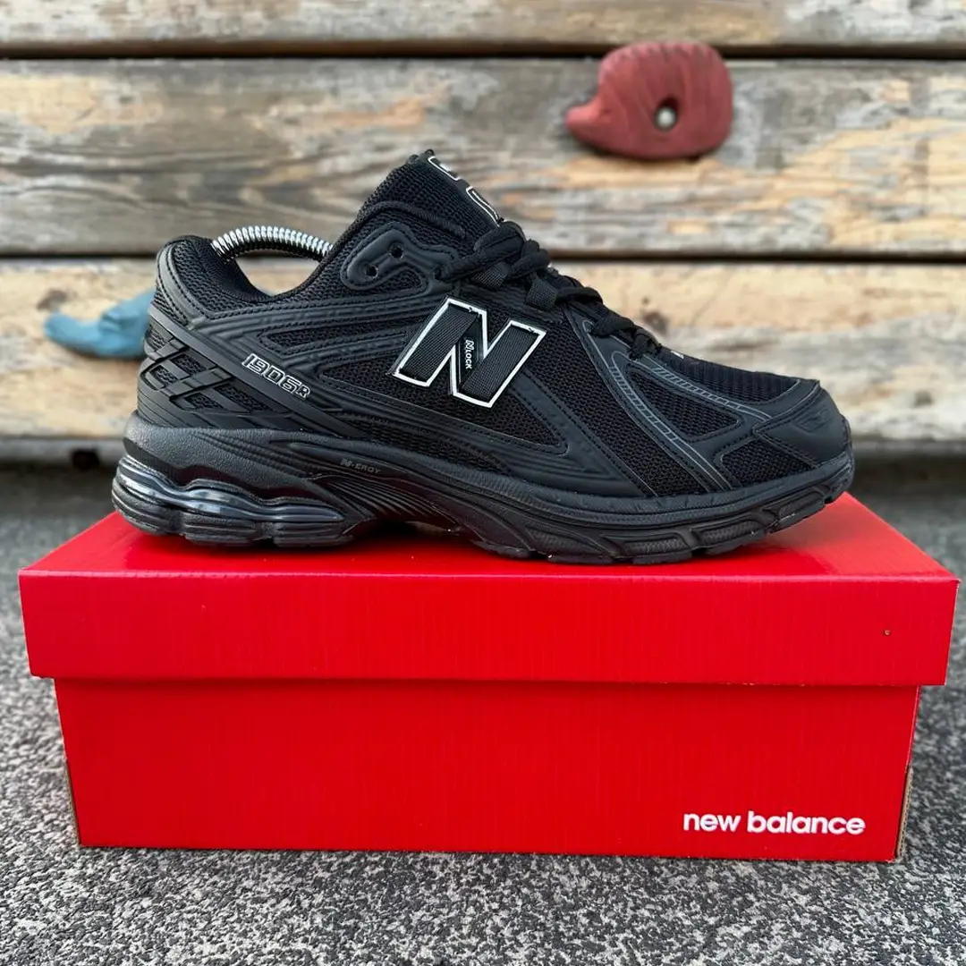 New Balance r all black