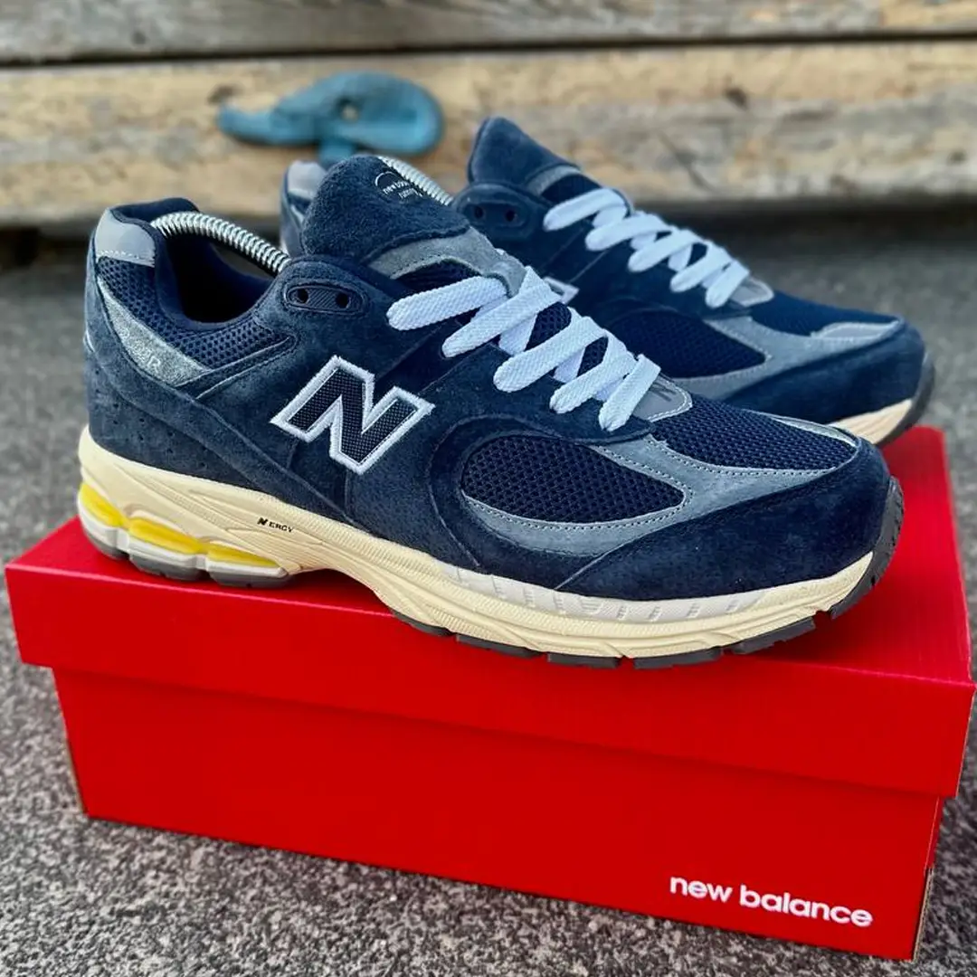 New Balance R dark navy