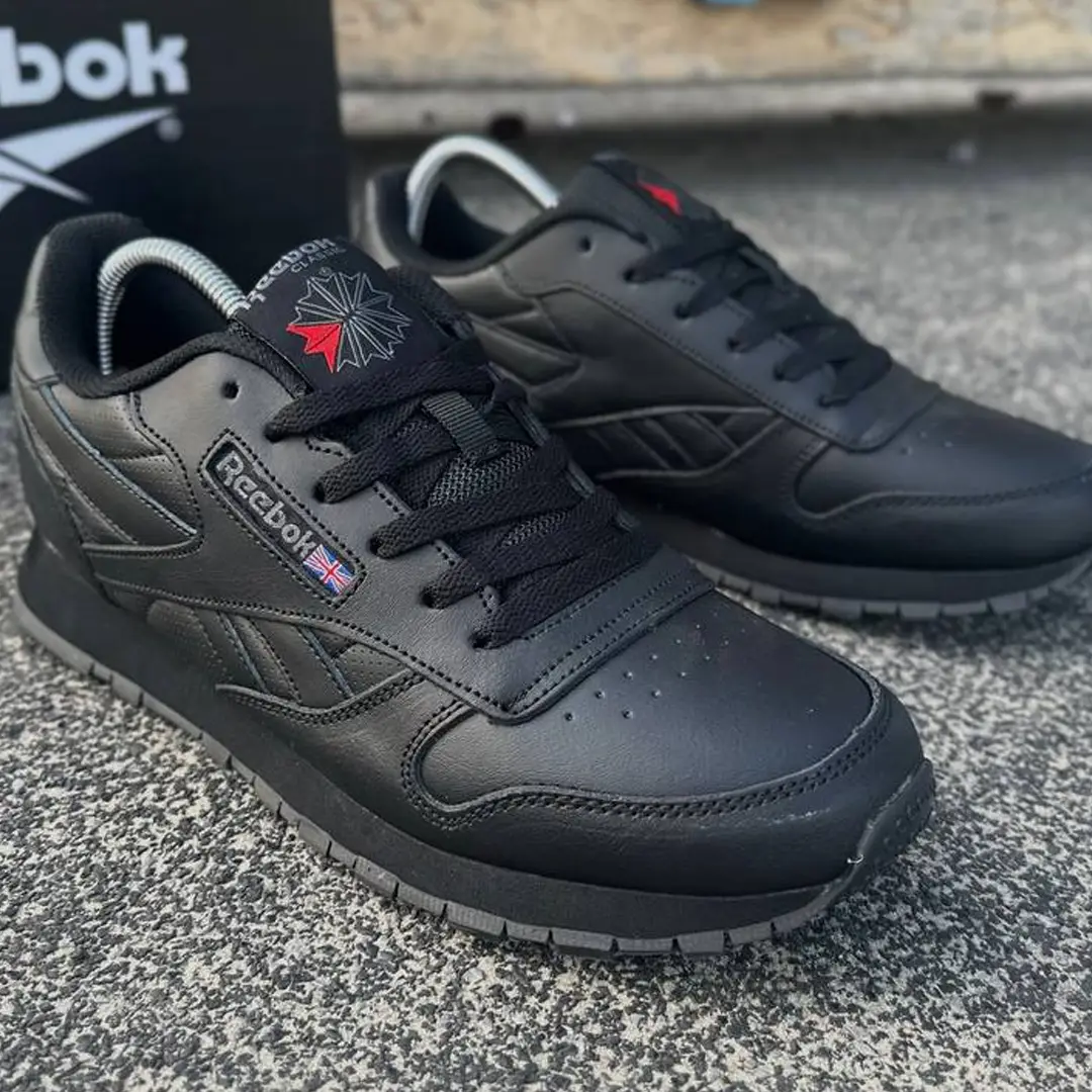 Reebok Fighter Classic all black