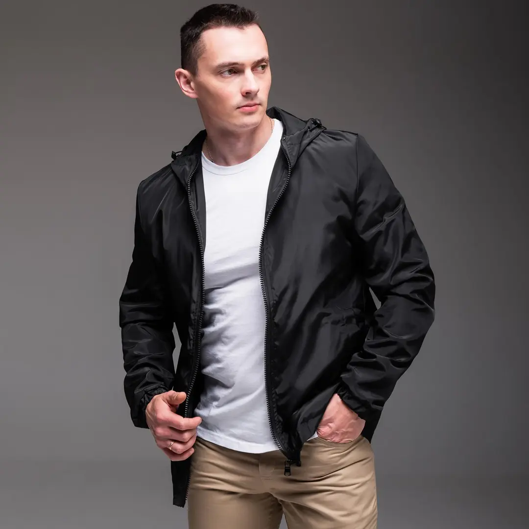 вітровка з капюшоном (чорна)