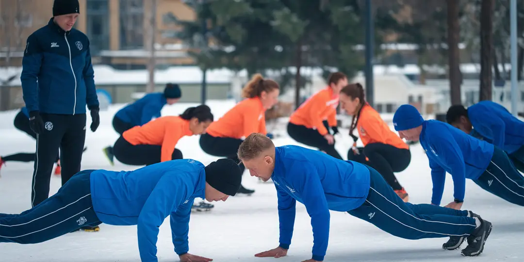 Спортивні костюми для зимових тренувань чоловічі та жіночі моделі