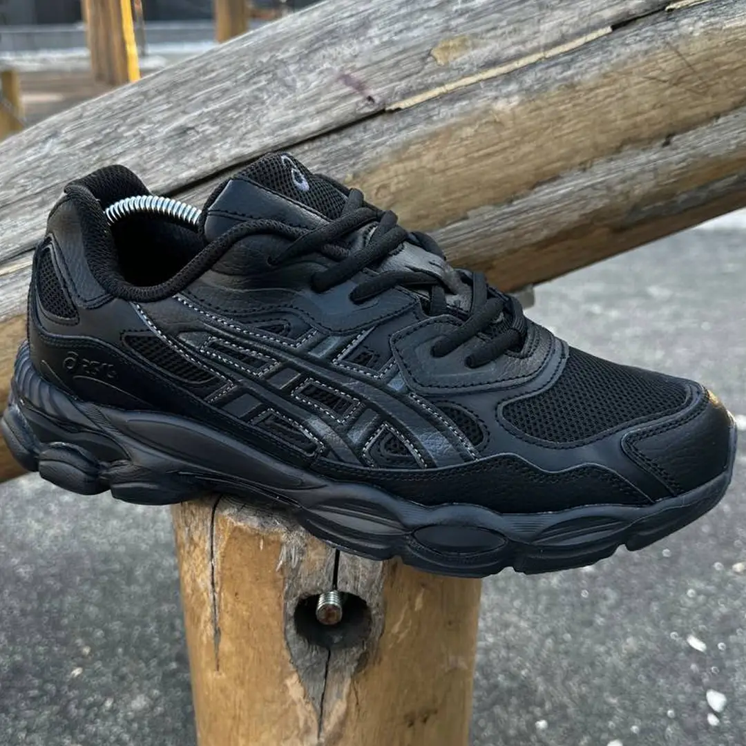 Asics GEL NYC black