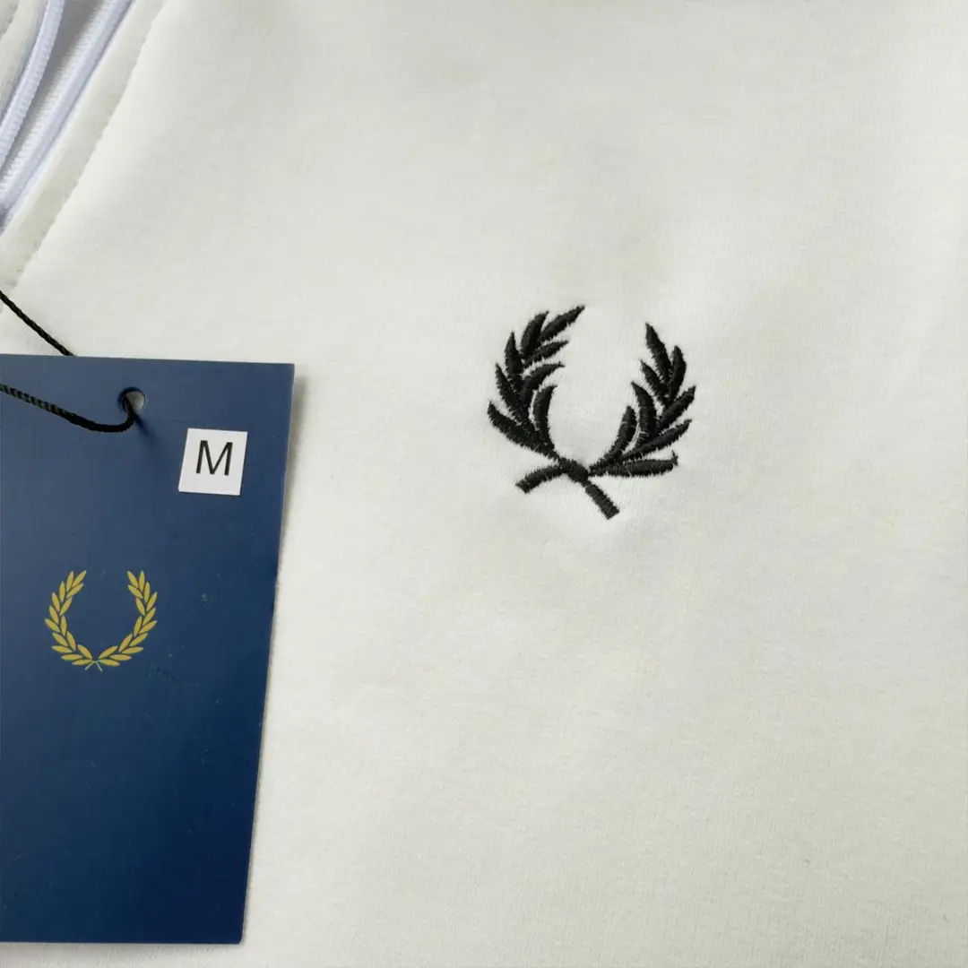 Кофта Fred Perry молочна