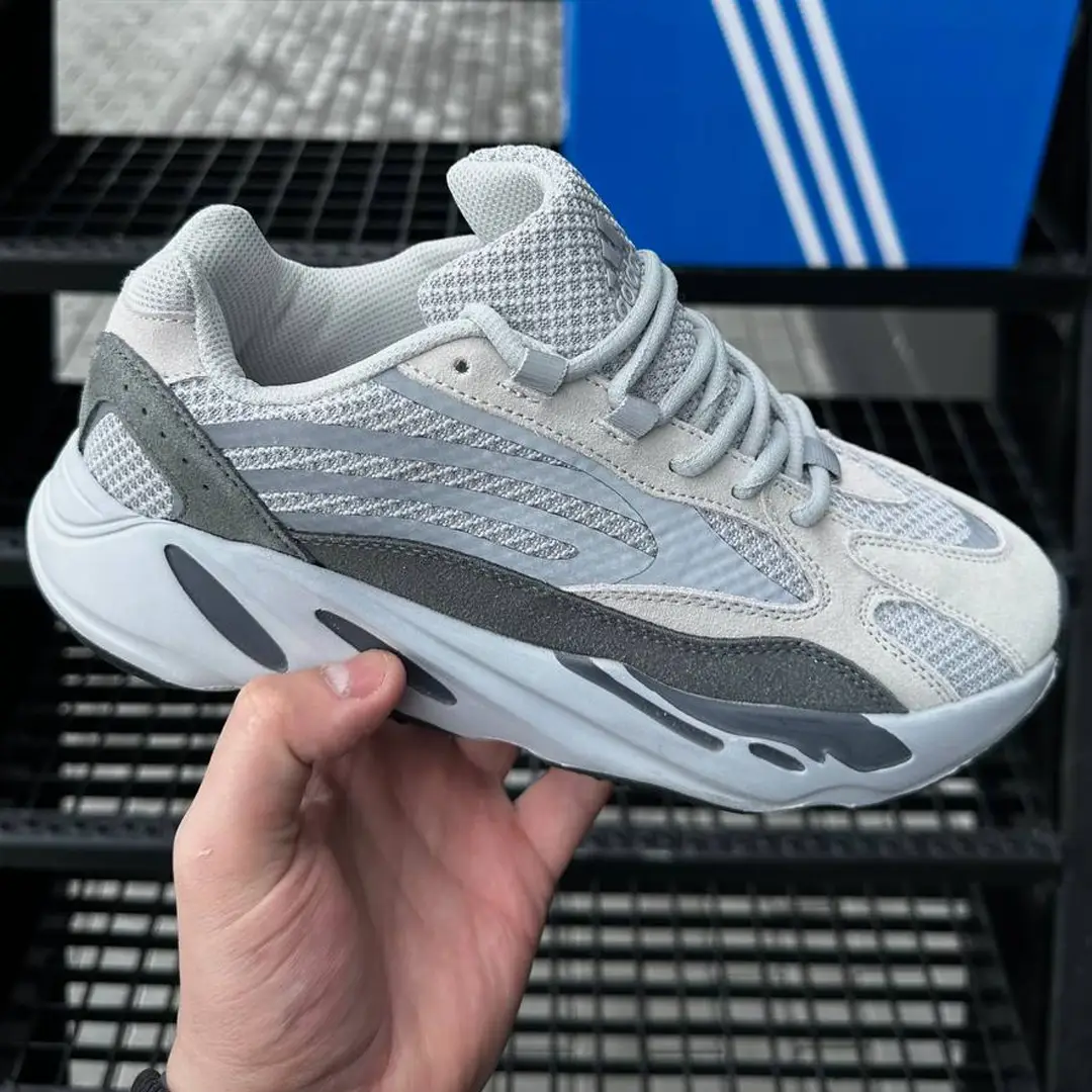 Для нього Кросівки Adidas Yeezy Boost 700 V2 (all black) Магазин Орхідея Кросівки Adidas Yeezy Boost V (gray)