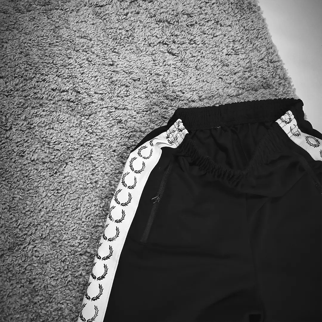 Спортивний одяг Чоловічий комплект Fred Perry чорний (штани + зіп кофта + шорти) Магазин Орхідея Чоловічий комплект Fred Perry чорний (штани + зіп кофта + шорти)