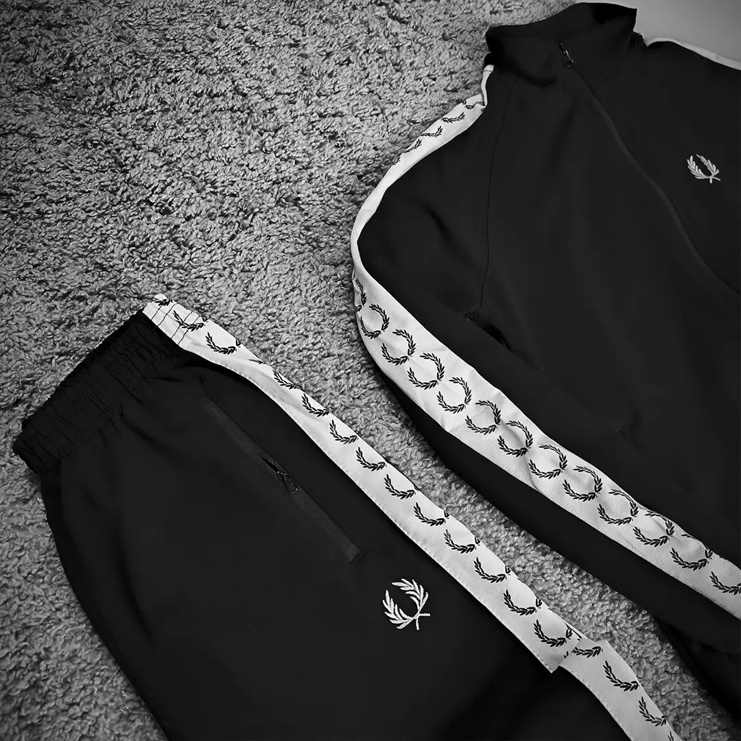 Спортивний одяг Чоловічий комплект Fred Perry чорний (штани + зіп кофта + шорти) Магазин Орхідея Чоловічий комплект Fred Perry чорний (штани + зіп кофта + шорти)