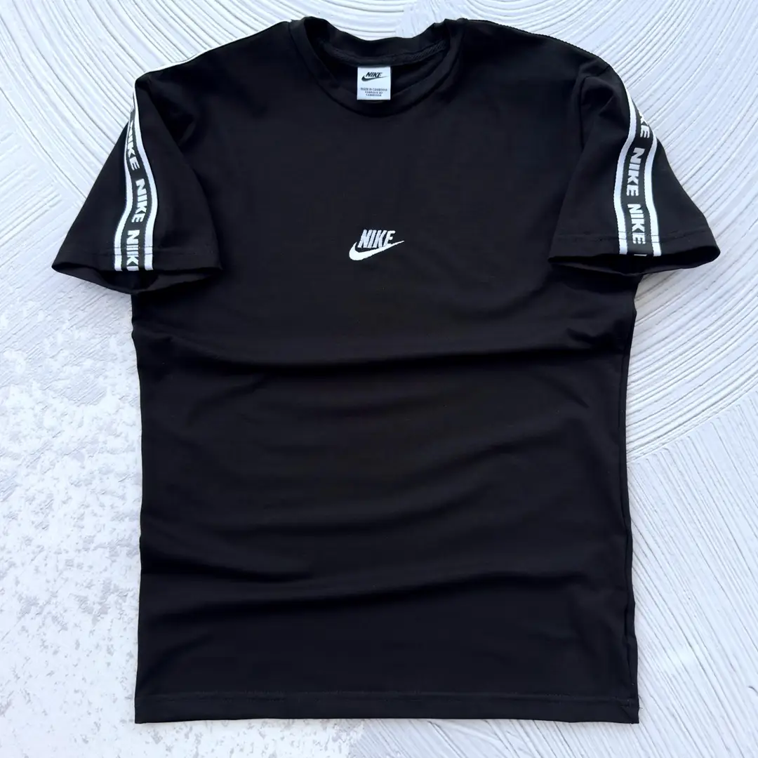 Головні убори Бейсболка Nike (чорна) Магазин Орхідея Футболка Nike (чорна)