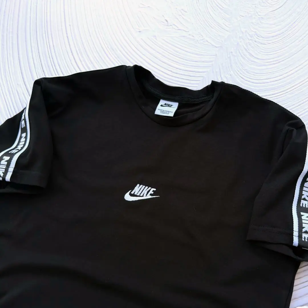 Футболка Nike лампас (чорна)