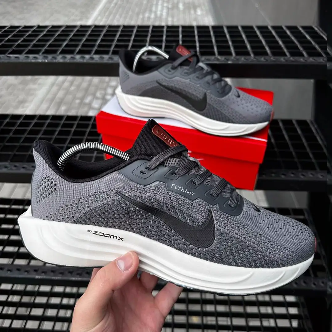 Спортивний одяг Чоловіча футболка Nike чорна (ТОП якість – вишивка) Магазин Орхідея Кросівки Nike ZOOMx Pegasus FLYKNIT (dark gray)