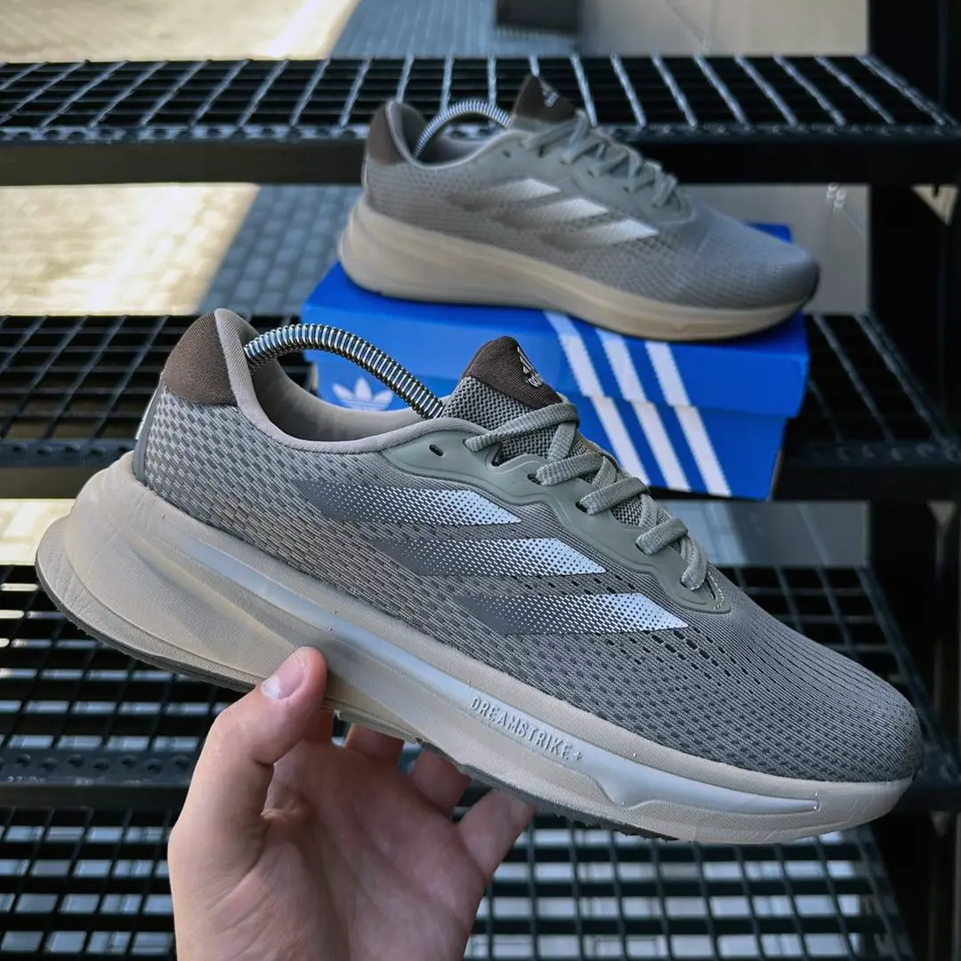 Спортивний одяг Чоловічі шльопанці Adidas (білі) Магазин Орхідея Кросівки Adidas Supernova Rise (Dreamstrike +)