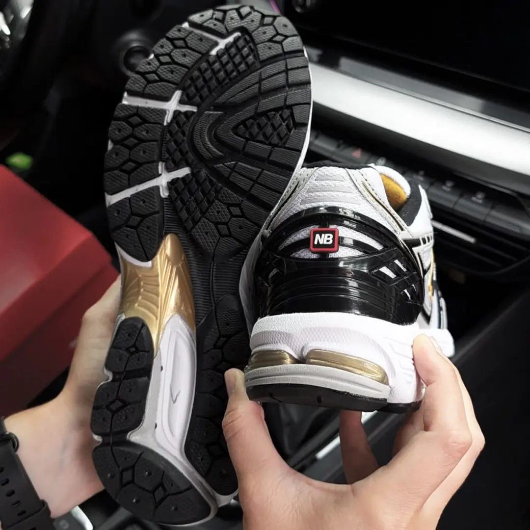 New Balance R (WhiteMetallicGold)