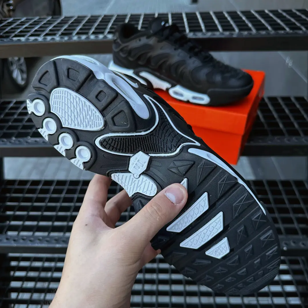 Кросівки Nike Air TN Plus Drift (black & white)