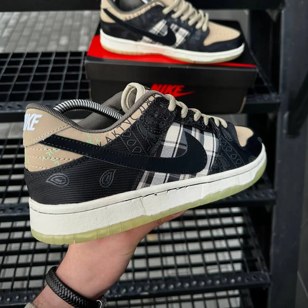 Кросівки Nike SB Dunk Low x Travis Scott 
