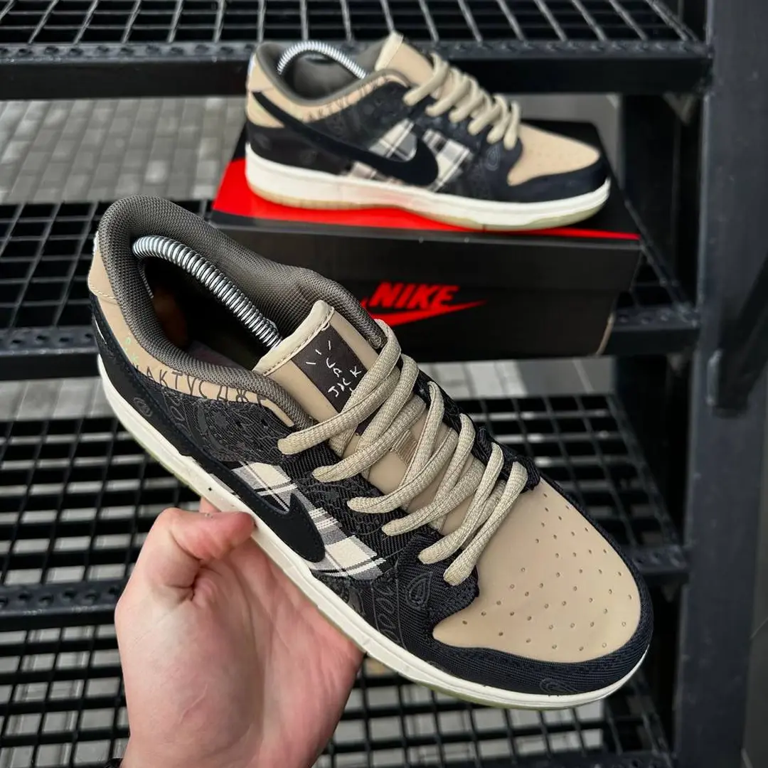 Кросівки Nike SB Dunk Low x Travis Scott 