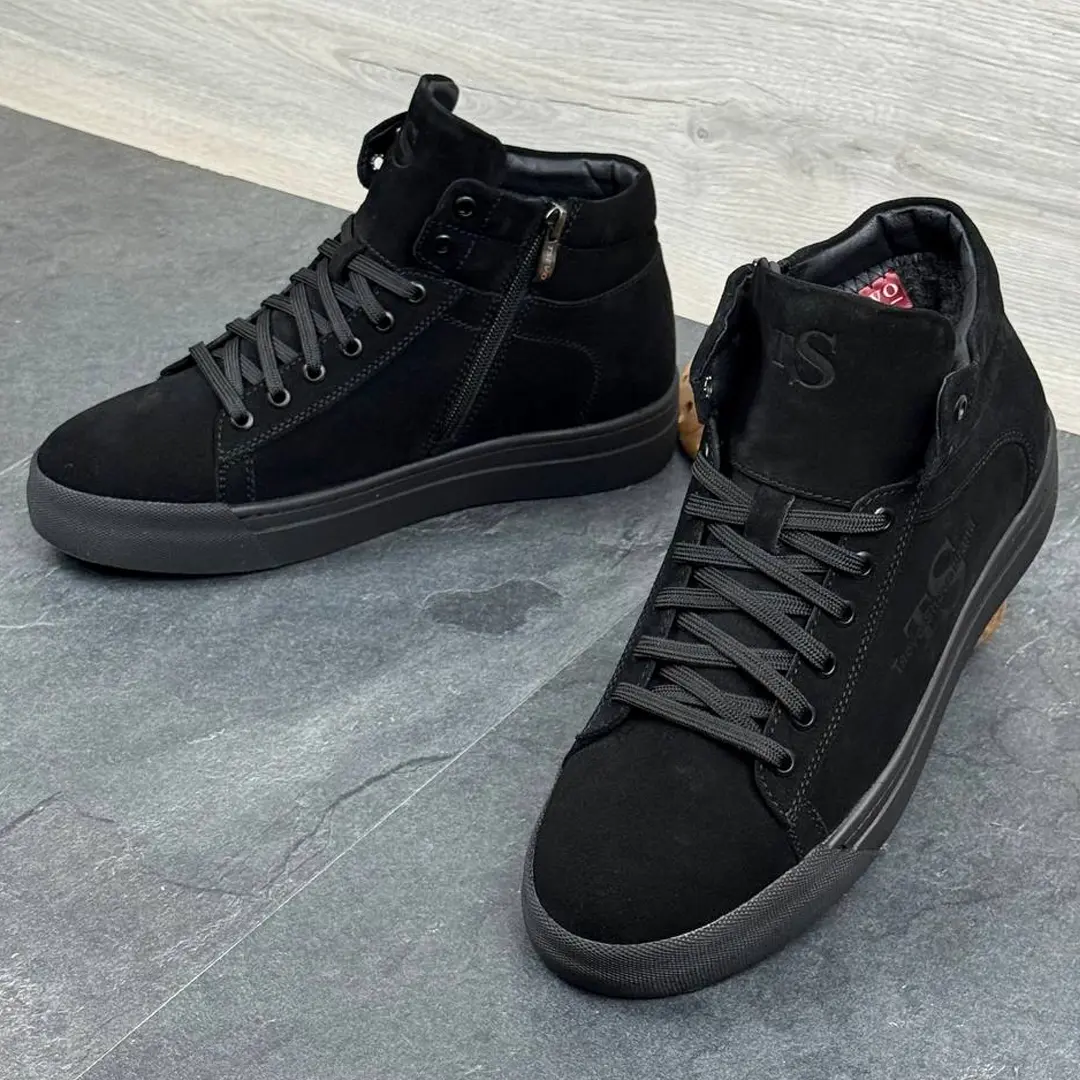 Чоловічі зимові черевики з натуральної замші (чорні)