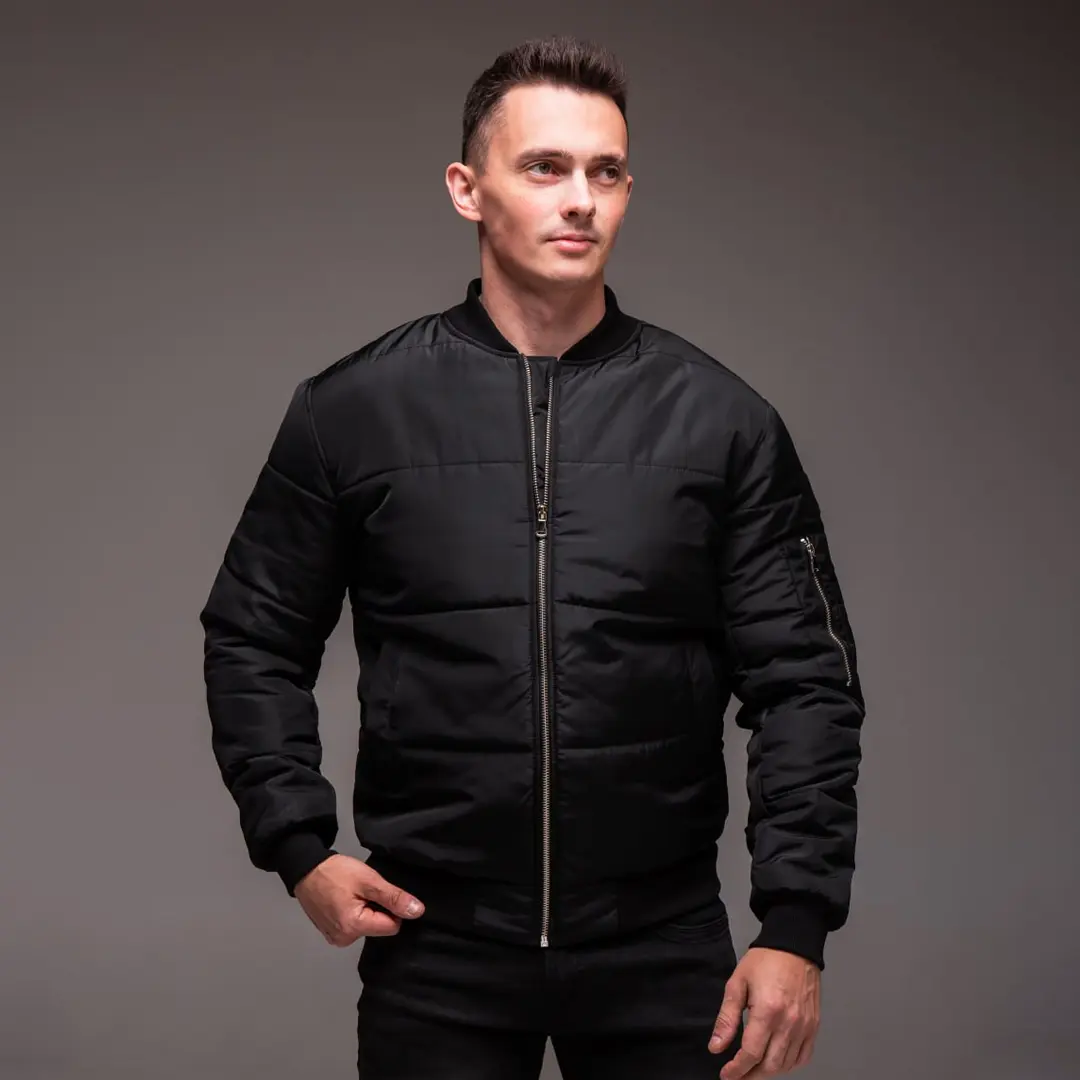 Куртка бомбер утеплена з кишенею на рукаві (чорна)