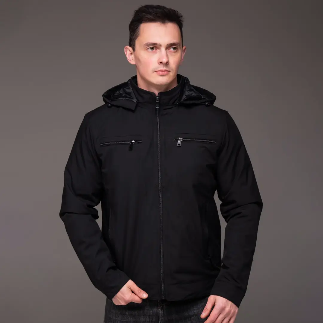 Утеплена вітрівка із кишенями на грудях (чорна)