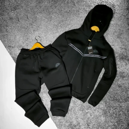 Утеплені спортивні костюми Зимовий спортивний костюм з капюшоном Nike, чорний Орхідея