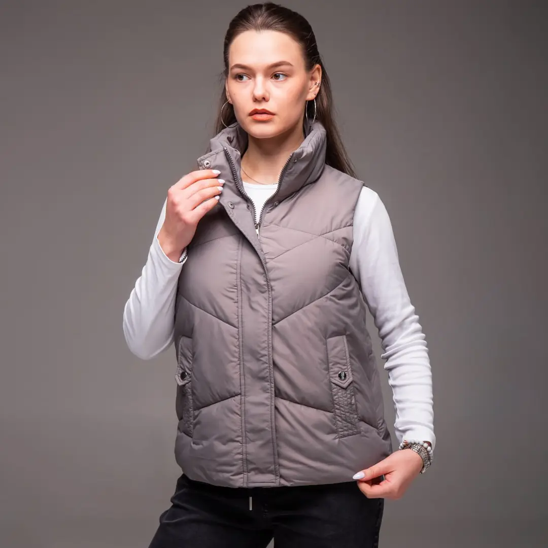 Жіноча утеплена жилетка без капюшона (сіра)