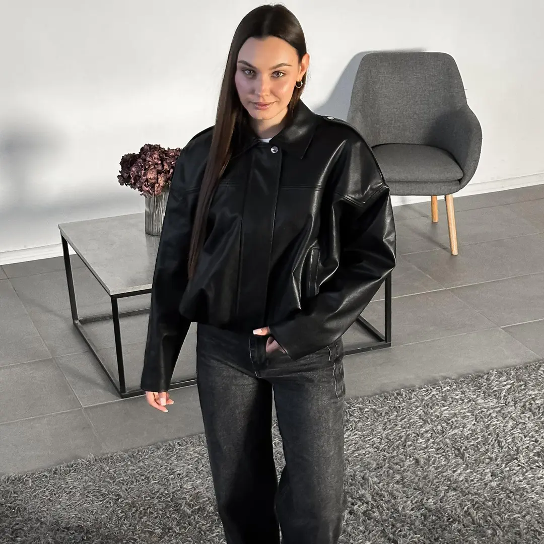 Жіночий шкіряний бомбер (чорний)