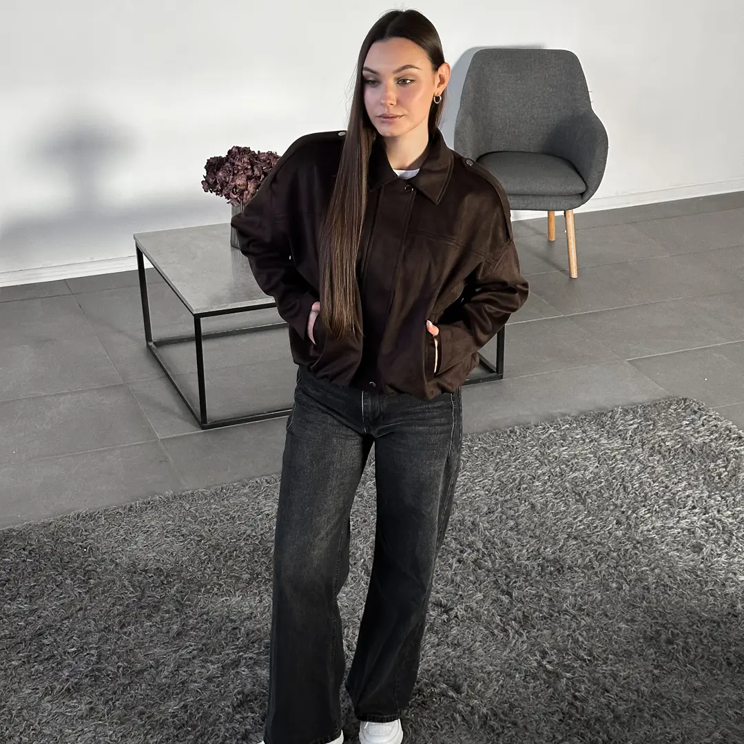 Жіночий замшевий бомбер (коричневий)