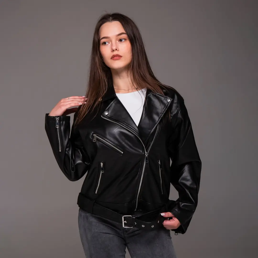 Жіноча куртка косуха чорна