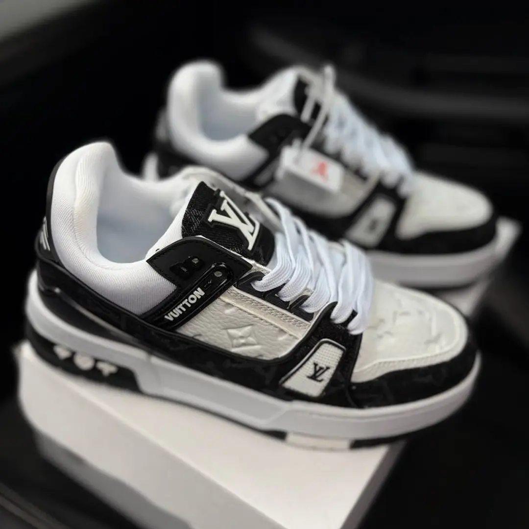 Інші Кросівки Louis Vuitton Trainer White Black Орхідея