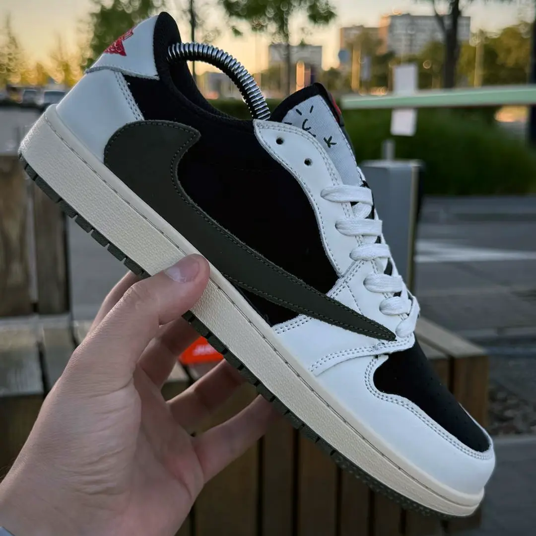 Nike Кросівки Nike Air Jordan x Travis Scott Орхідея
