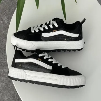 Vans Кросівки Vans Old Skool Mte 1 (чорно-білі) Орхідея